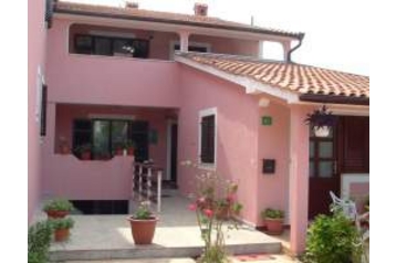 Szlls apartmanhzban 11006